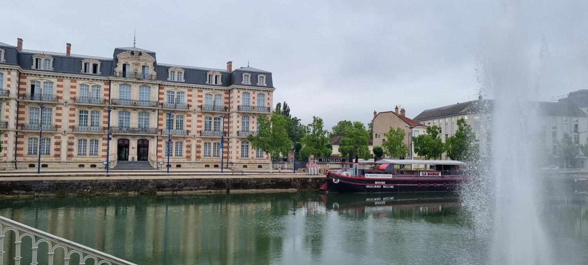 Auberge De Jeunesse - Hi Verdun Екстериор снимка